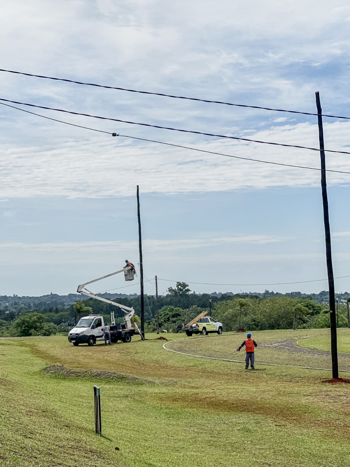 Trabajos de iluminación en la pista de atletismo del Parque de la Ciudad imagen-2