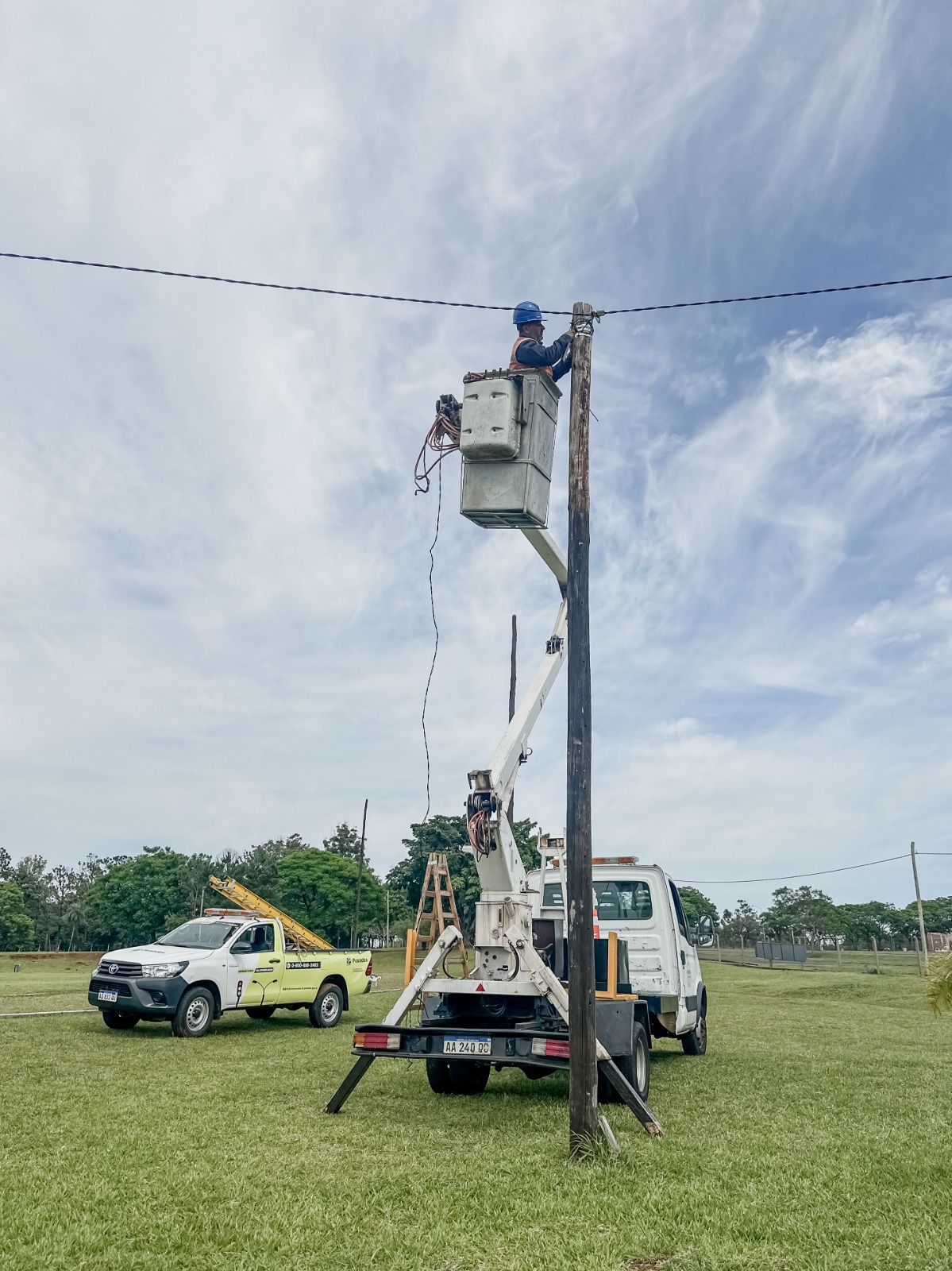 Trabajos de iluminación en la pista de atletismo del Parque de la Ciudad imagen-4