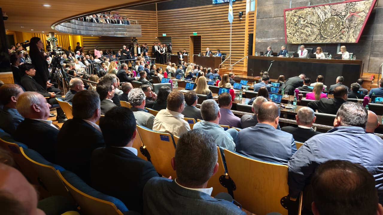 En sesión especial, Sebastián Macías fue electo nuevo Presidente de la Legislatura 15 En sesión especial, Sebastián Macías fue electo nuevo Presidente de la Legislatura imagen-14