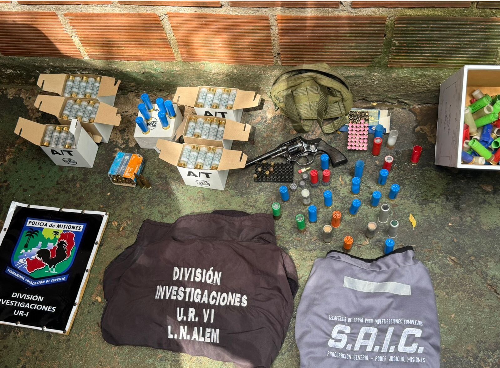 Allanamientos en Alem por una causa de presunta venta de armas Allanamientos en Alem por una causa de presunta venta de armas imagen-7