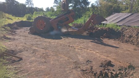 Operario murió aplastado por el tractor que manejaba Operario murió aplastado por el tractor que manejaba imagen-4