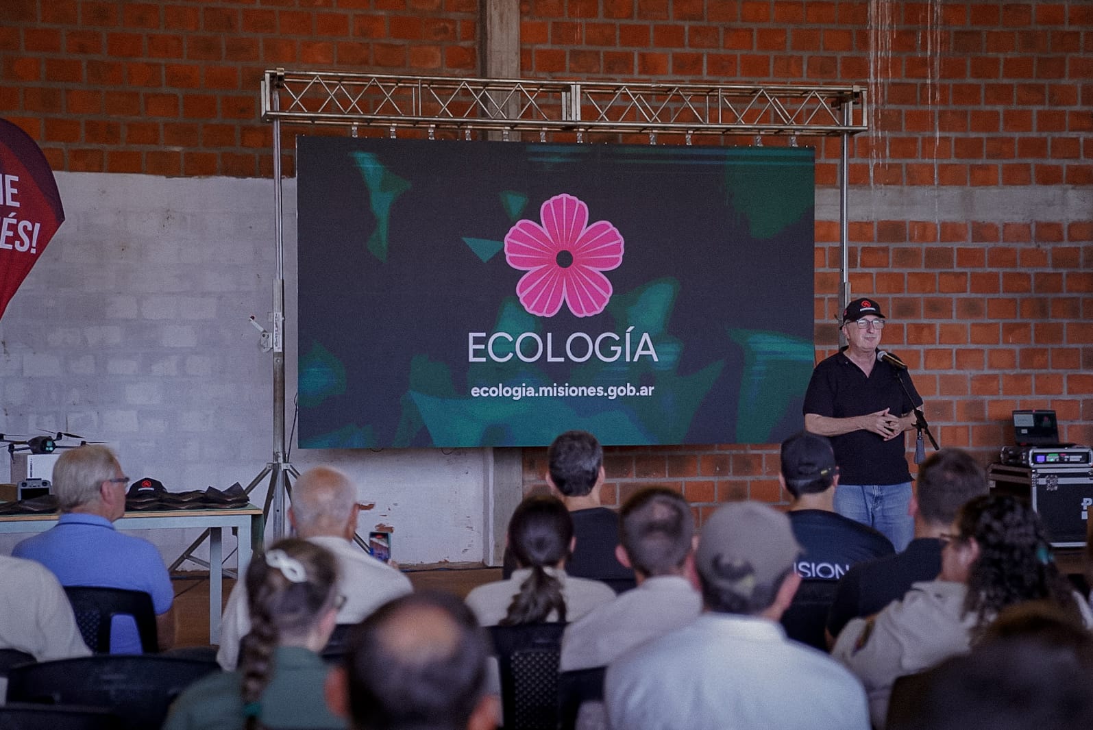 Passalacqua puso en marcha el sistema de Alerta Temprana de Incendios Forestales en Apóstoles y entregó equipamiento 7 Passalacqua puso en marcha el sistema de Alerta Temprana de Incendios Forestales en Apóstoles y entregó equipamiento imagen-6