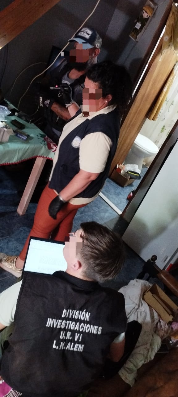 Allanan las casas de los policías detenidos y secuestran armas, municiones, chalecos y teléfonos celulares clave para la causa 5 Allanan las casas de los policías detenidos y secuestran armas, municiones, chalecos y teléfonos celulares clave para la causa imagen-4
