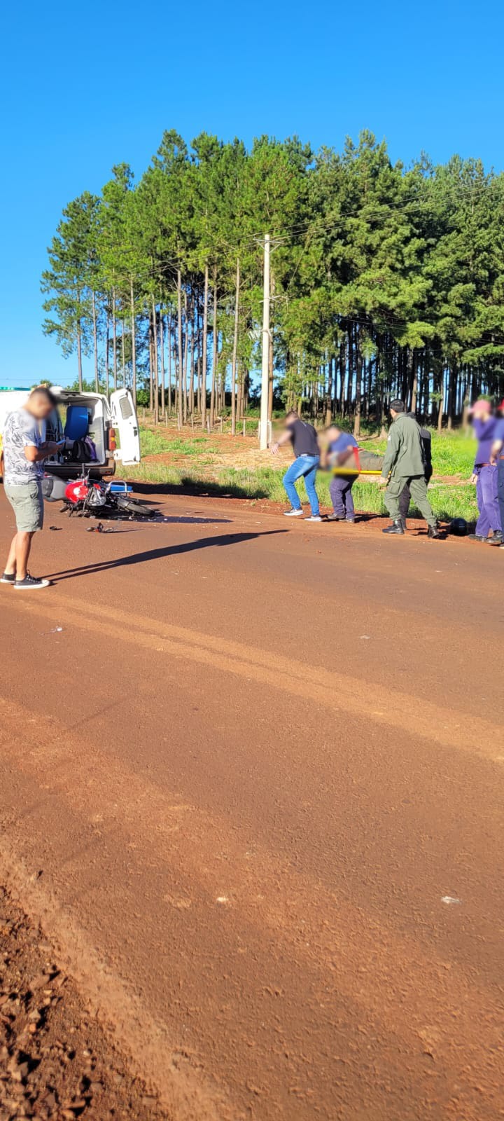 Un motociclista resultó herido tras colisionar con una camioneta en Tres Capones Un motociclista resultó herido tras colisionar con una camioneta en Tres Capones imagen-9