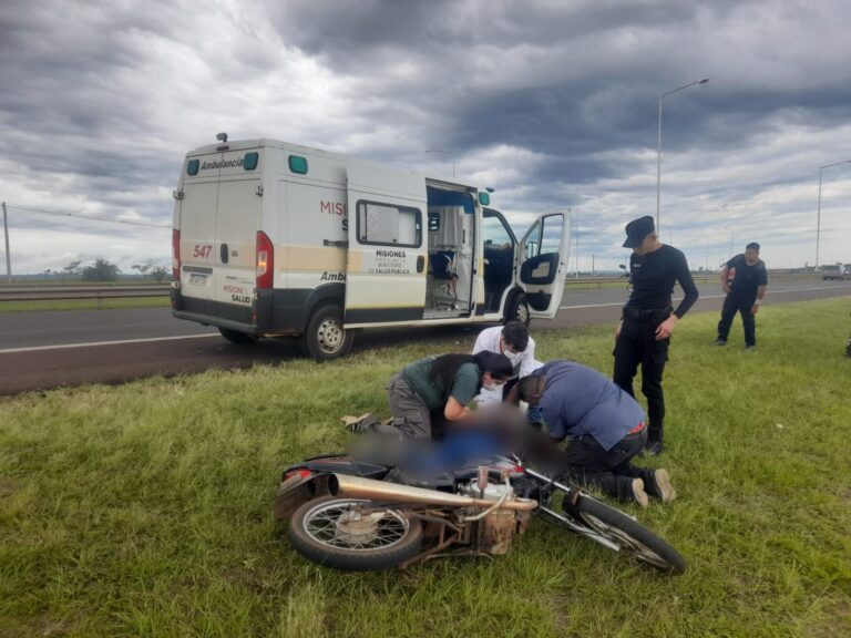 Despiste de motocicleta dejó una mujer lesionada en Posadas Despiste de motocicleta dejó una mujer lesionada en Posadas imagen-39