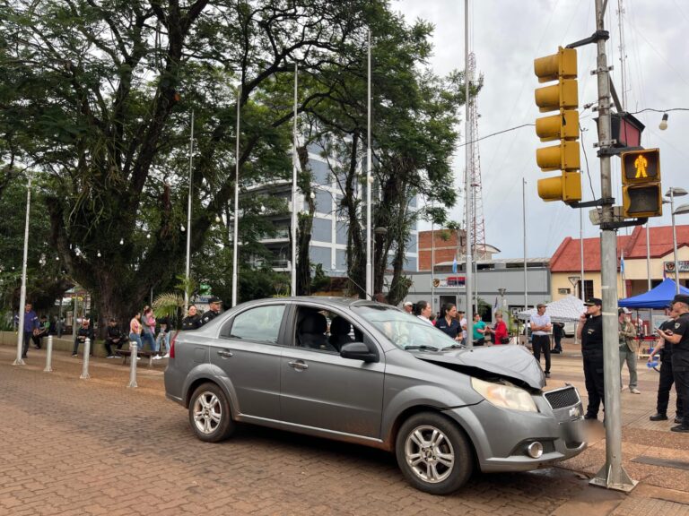 Un hombre murió tras protagonizar un siniestro vial en el centro de Oberá Un hombre murió tras protagonizar un siniestro vial en el centro de Oberá imagen-48