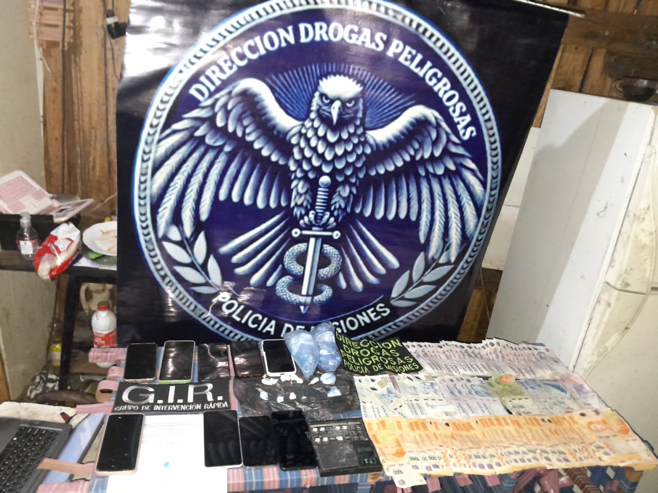 Cuatro narcos detenidos y droga secuestrada tras un allanamiento en el barrio “La Favelita” de Posadas 3 Cuatro narcos detenidos y droga secuestrada tras un allanamiento en el barrio “La Favelita” de Posadas imagen-2