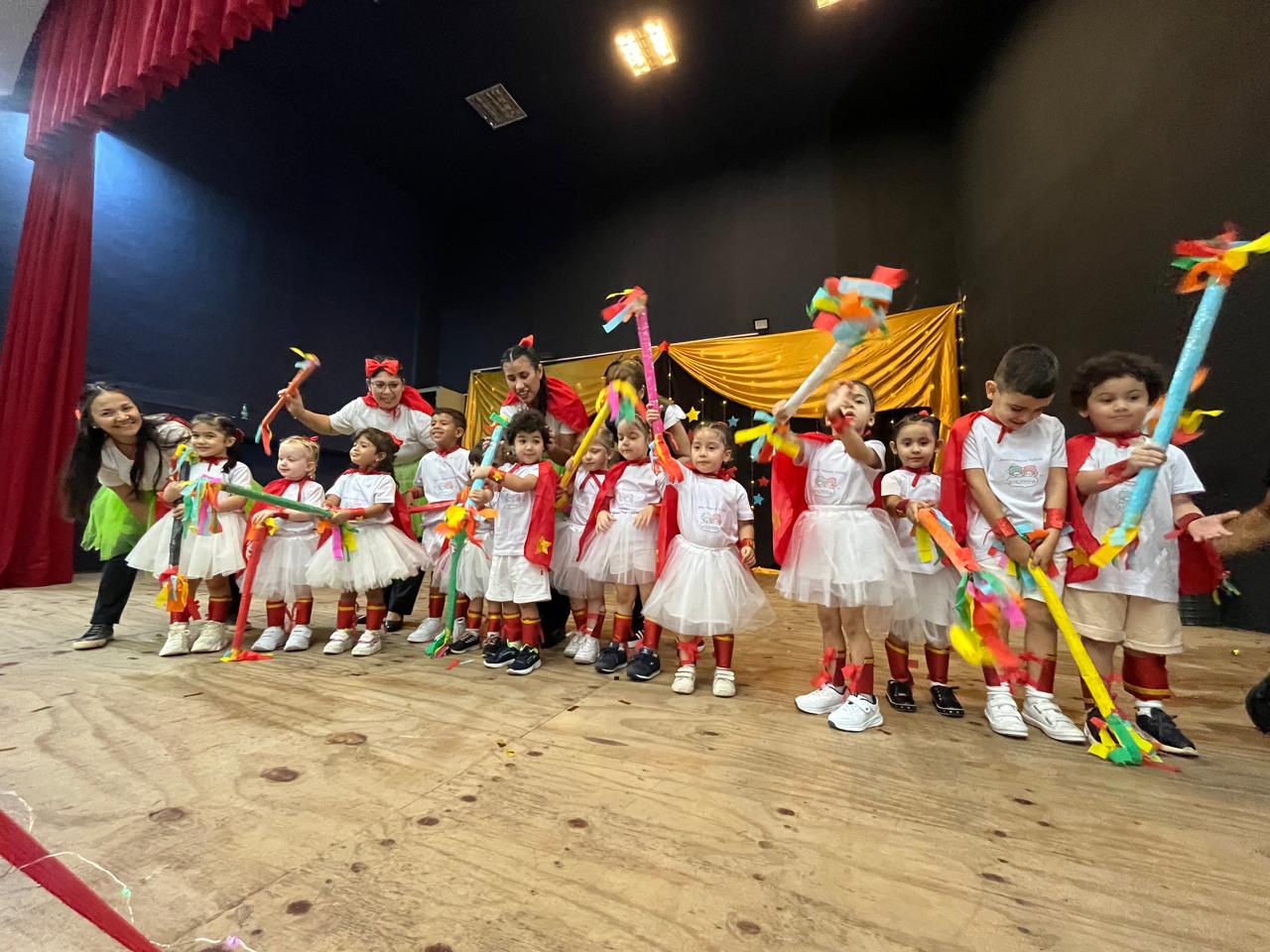 La Policía de Misiones cerró el ciclo lectivo 2025 del Jardín Maternal “Sueñitos” 11 La Policía de Misiones cerró el ciclo lectivo 2025 del Jardín Maternal “Sueñitos” imagen-10