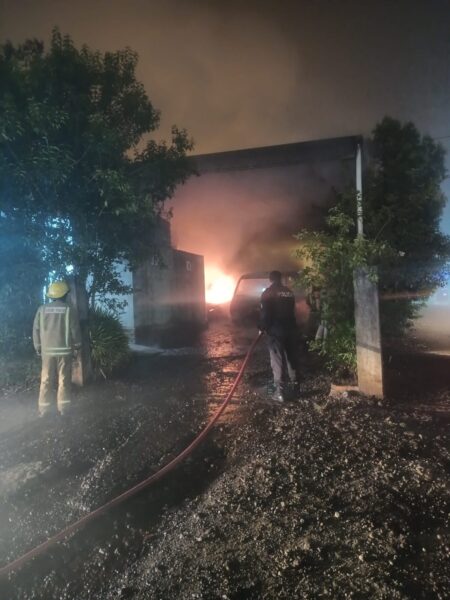 Dos vehículos quedaron destruidos tras un incendio en El Soberbio Dos vehículos quedaron destruidos tras un incendio en El Soberbio imagen-5