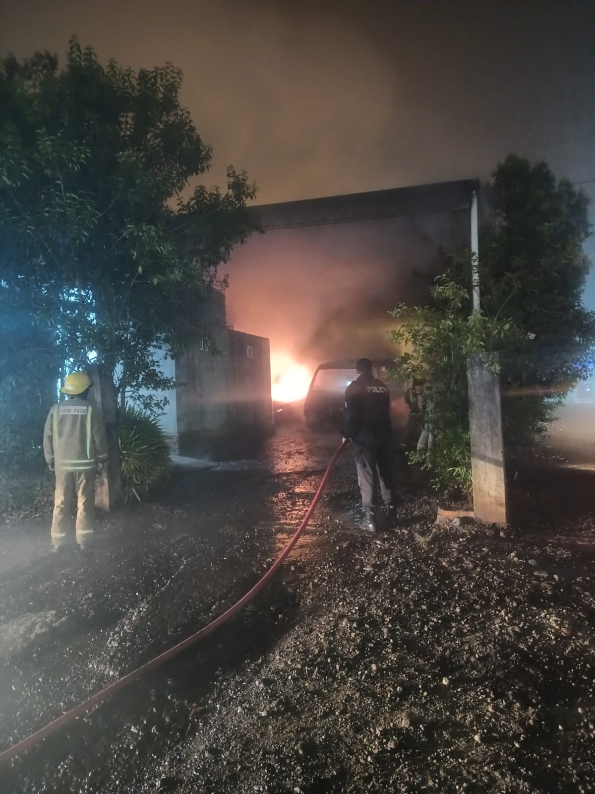 Dos vehículos quedaron destruidos tras un incendio en El Soberbio Dos vehículos quedaron destruidos tras un incendio en El Soberbio imagen-11