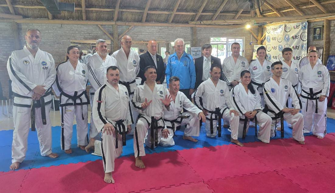 Examen nacional de Taekwondo: 16 maestros rindieron para acceder a los grados 7º y 8º Dan Examen nacional de Taekwondo: 16 maestros rindieron para acceder a los grados 7º y 8º Dan imagen-1