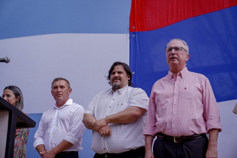 “Hagan oídos sordos a quienes dicen que uno se salva solo, nos salvamos en comunidad y unidos”, sostuvo Passalacqua en el acto por el centenario de Puerto Libertad “Hagan oídos sordos a quienes dicen que uno se salva solo, nos salvamos en comunidad y unidos”, sostuvo Passalacqua en el acto por el centenario de Puerto Libertad imagen-7