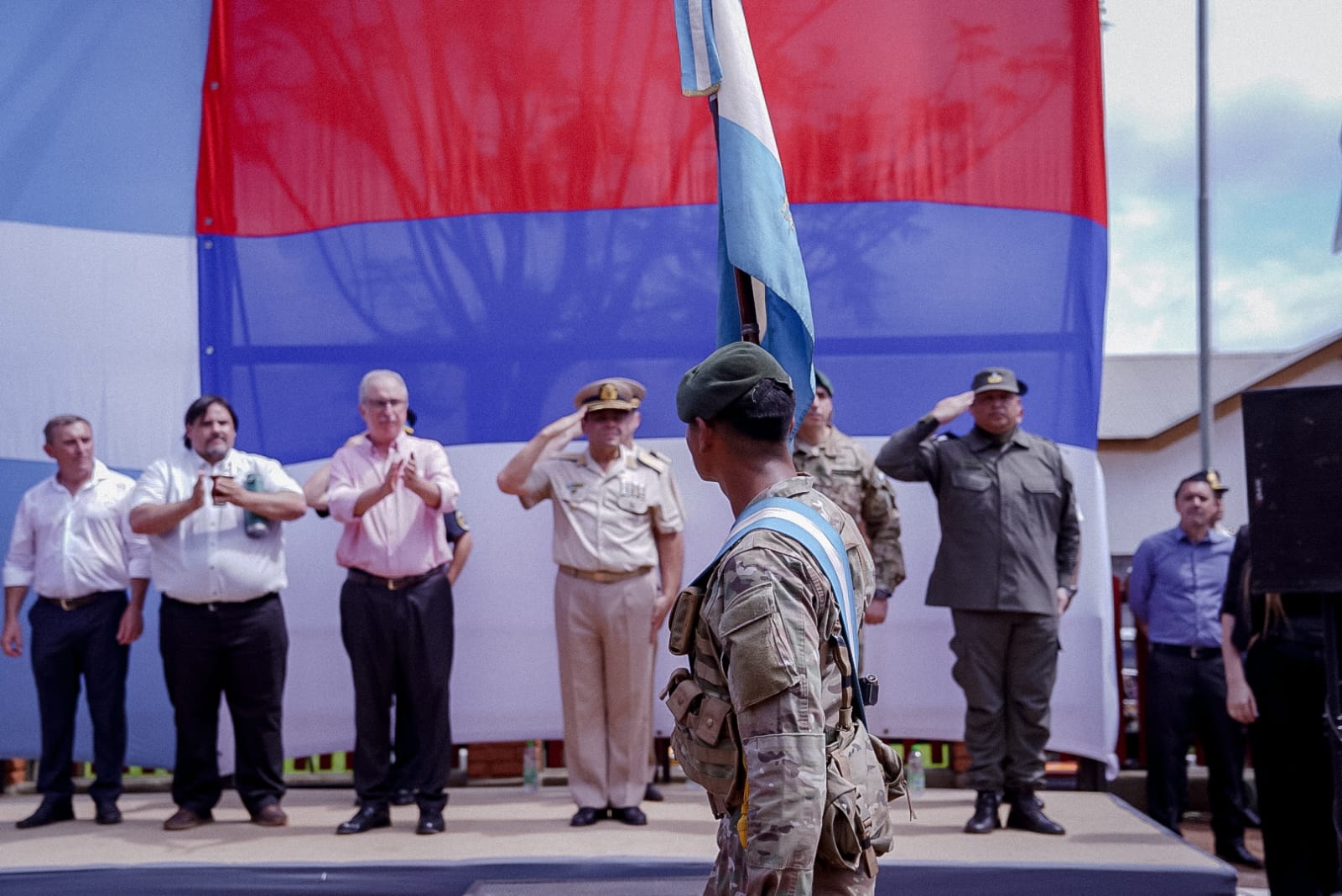 “Hagan oídos sordos a quienes dicen que uno se salva solo, nos salvamos en comunidad y unidos”, sostuvo Passalacqua en el acto por el centenario de Puerto Libertad 15 “Hagan oídos sordos a quienes dicen que uno se salva solo, nos salvamos en comunidad y unidos”, sostuvo Passalacqua en el acto por el centenario de Puerto Libertad imagen-14
