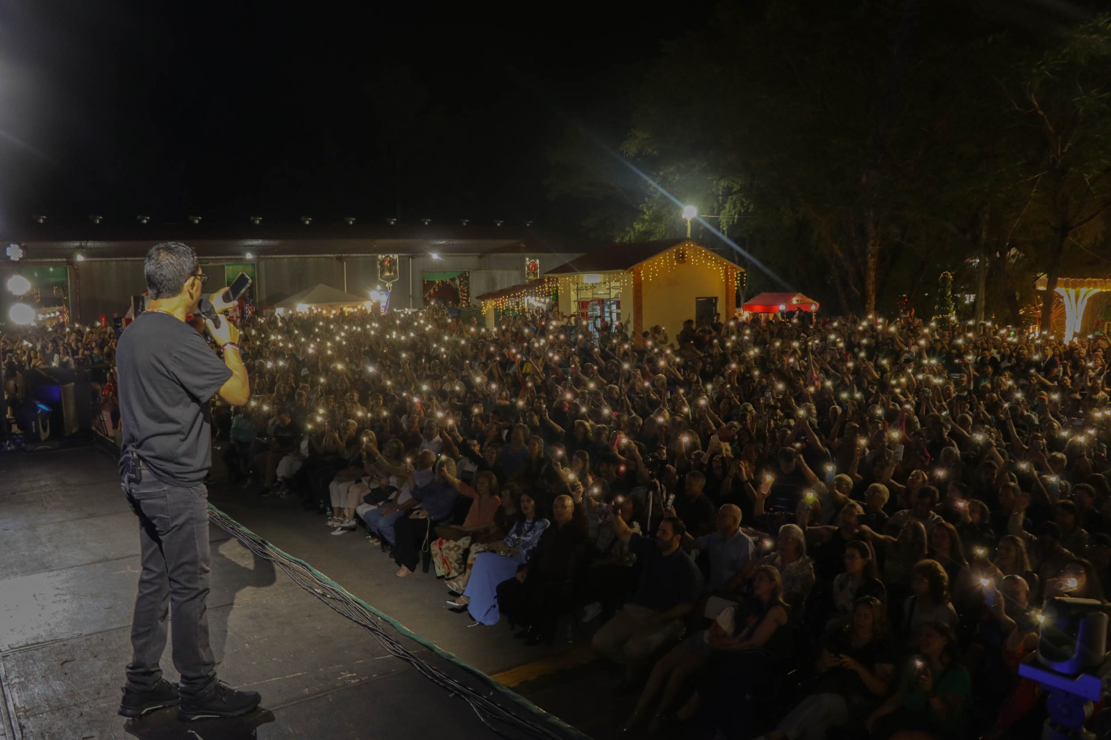 Casi 100 mil personas disfrutaron de la Fiesta Nacional de la Navidad del Litoral en Leandro N. Alem 9 Casi 100 mil personas disfrutaron de la Fiesta Nacional de la Navidad del Litoral en Leandro N. Alem imagen-8