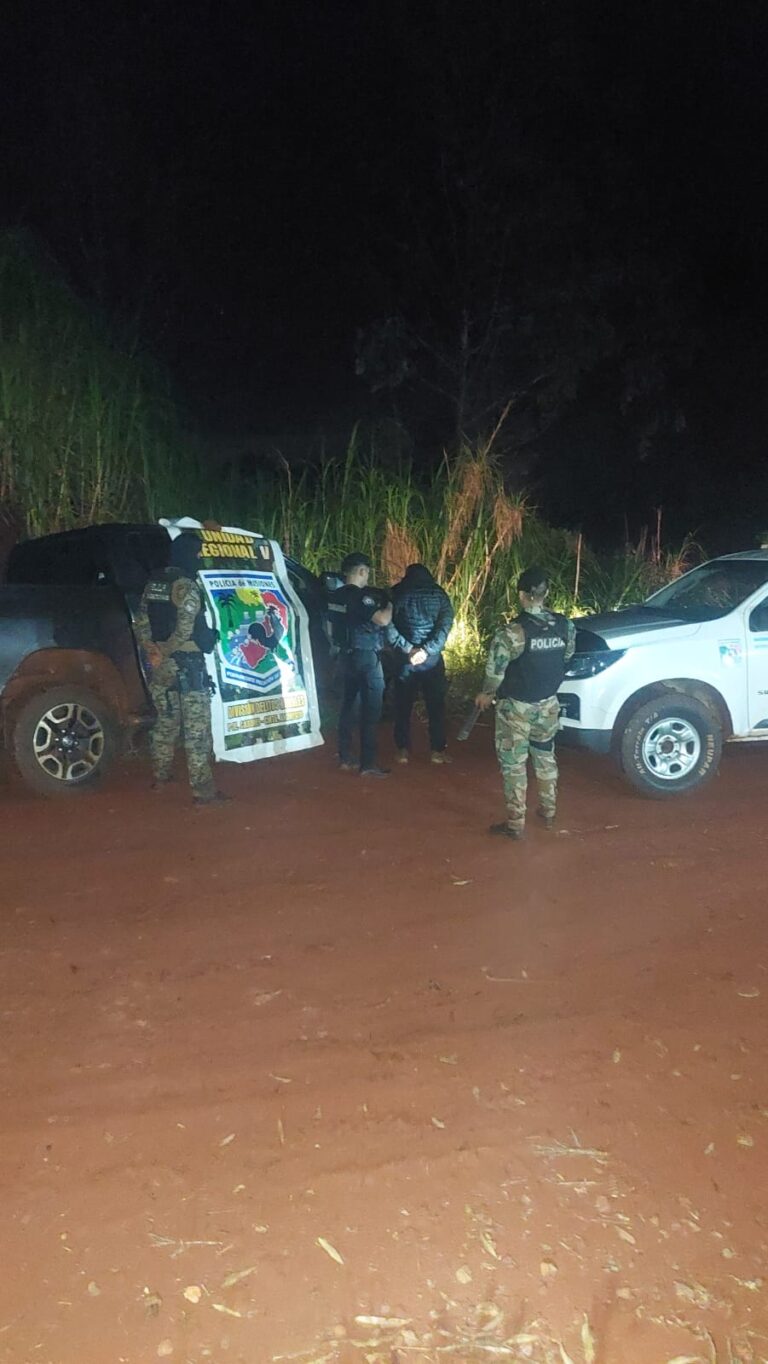 Capturaron en Andresito a un conductor que huía en una camioneta robada en Brasil Capturaron en Andresito a un conductor que huía en una camioneta robada en Brasil imagen-22