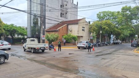 Siniestro vial entre un auto y una moto terminó con una persona lesionada en Posadas Siniestro vial entre un auto y una moto terminó con una persona lesionada en Posadas imagen-4