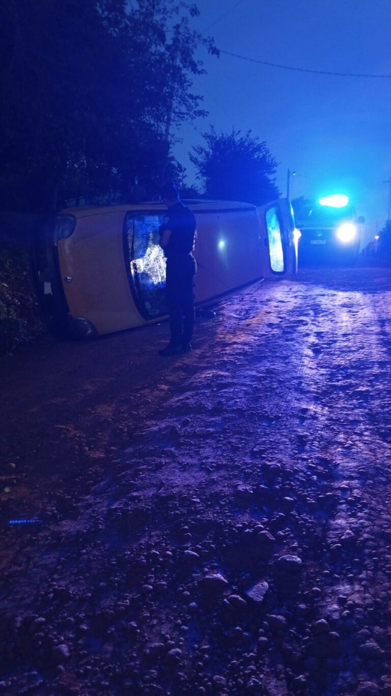 Despiste y vuelco en San Vicente dejó un conductor lesionado Despiste y vuelco en San Vicente dejó un conductor lesionado imagen-30