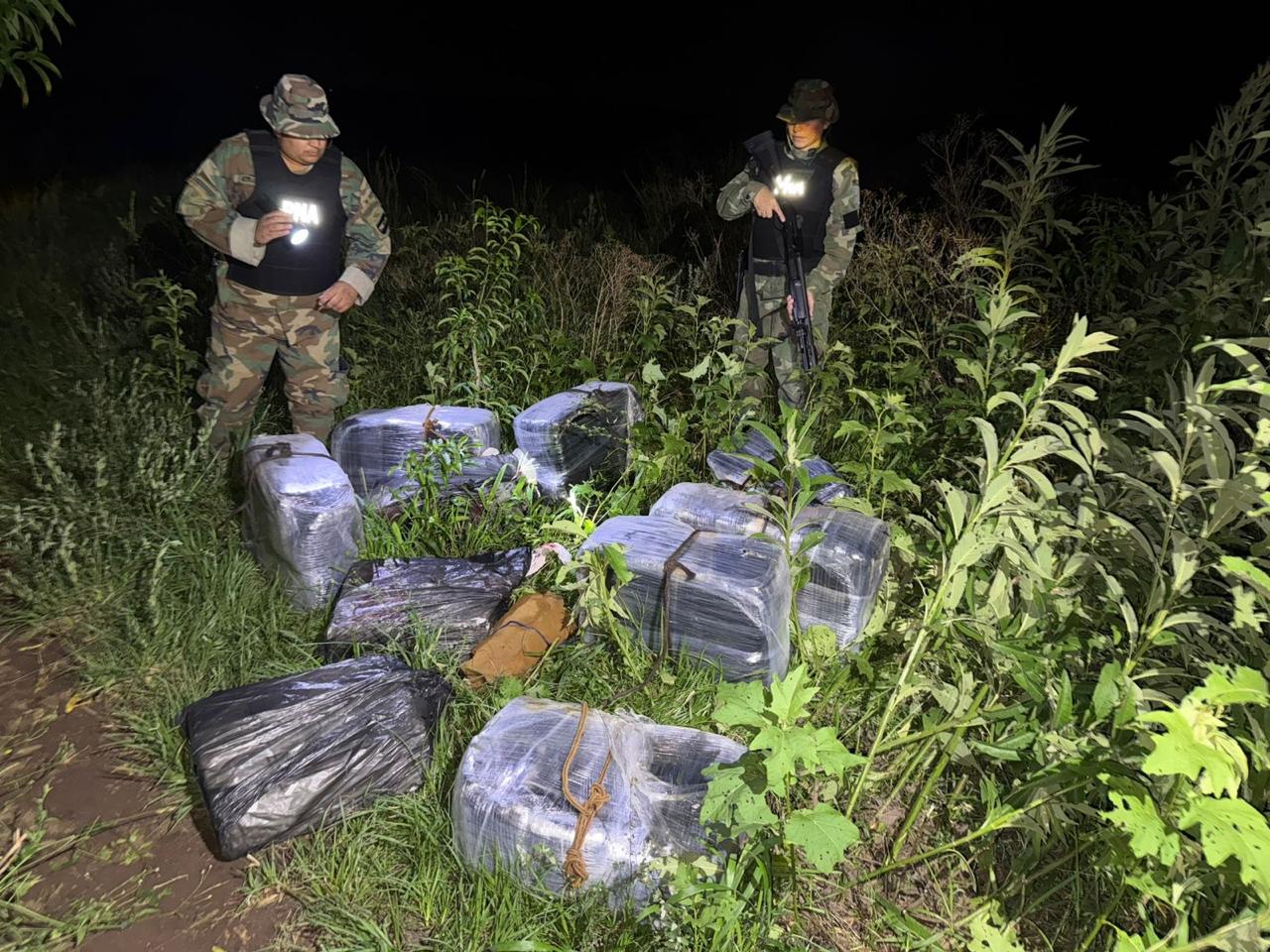 Prefectura incautó un cargamento de droga en la zona de Santa Ana que supera los $623 millones 3 Prefectura incautó un cargamento de droga en la zona de Santa Ana que supera los $623 millones imagen-2