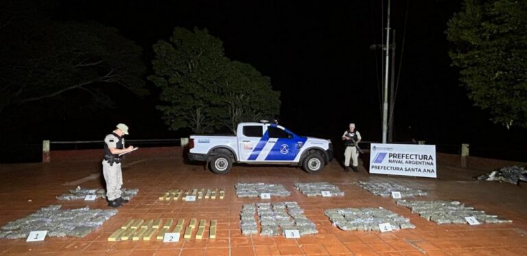 Prefectura incautó un cargamento de droga en la zona de Santa Ana que supera los $623 millones Prefectura incautó un cargamento de droga en la zona de Santa Ana que supera los $623 millones imagen-10