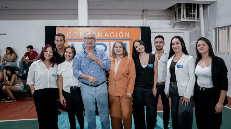 "Nadie se salva solo": el mensaje de Passalacqua en el acto de egresados de la Universidad Popular de Misiones imagen-20