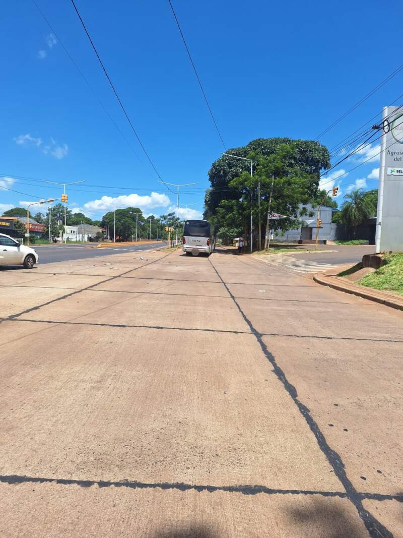 Colisión entre un auto y un colectivo dejó una conductora hospitalizada en Posadas imagen-2
