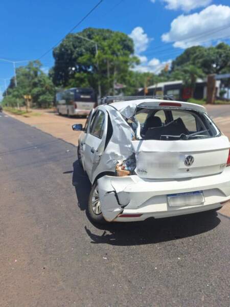 Colisión entre un auto y un colectivo dejó una conductora hospitalizada en Posadas Colisión entre un auto y un colectivo dejó una conductora hospitalizada en Posadas imagen-2