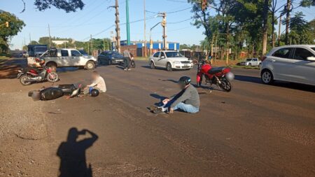Siniestro vial entre dos motocicletas dejó dos lesionados en Posadas Siniestro vial entre dos motocicletas dejó dos lesionados en Posadas imagen-6
