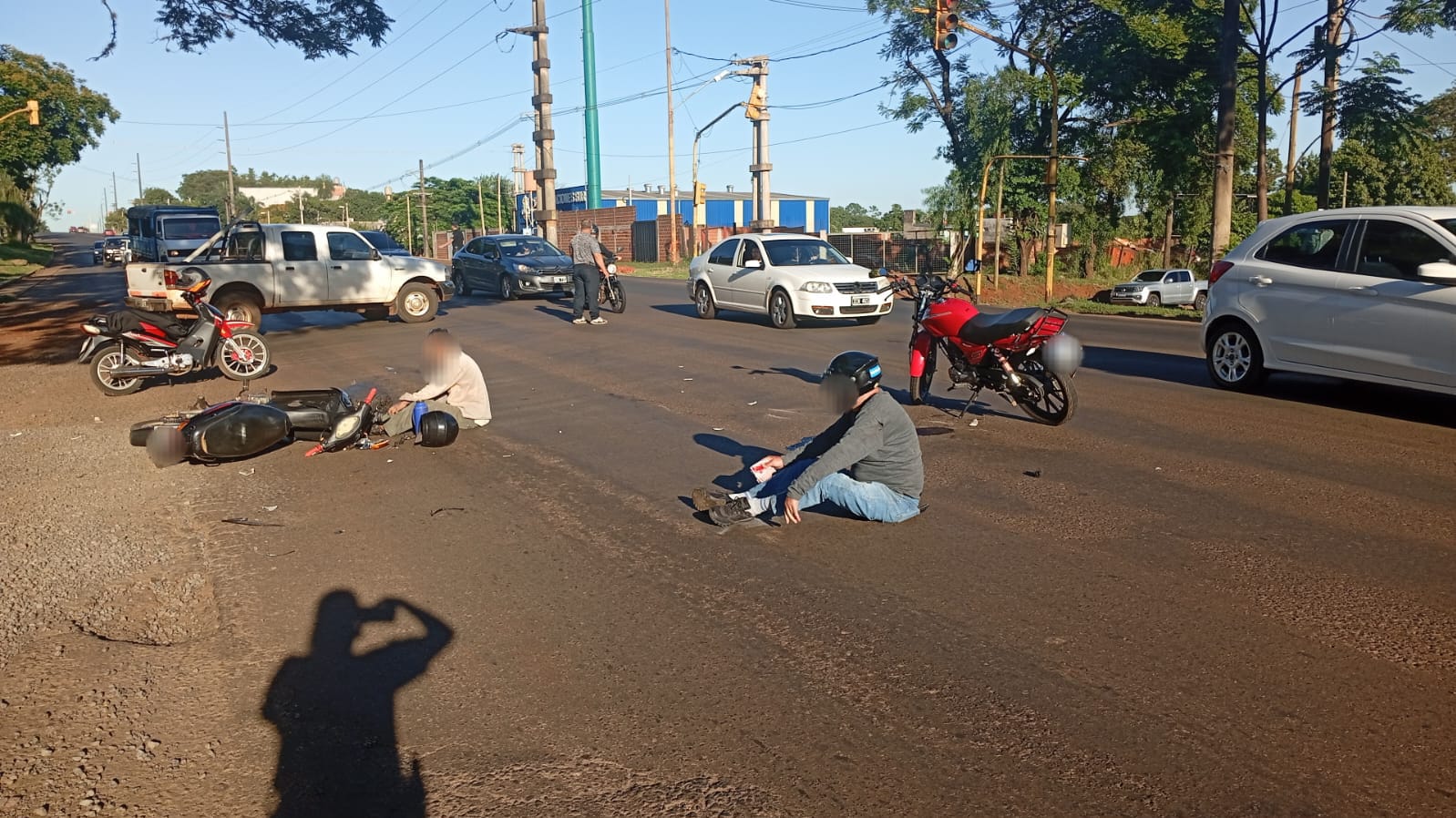 Siniestro vial entre dos motocicletas dejó dos lesionados en Posadas imagen-11