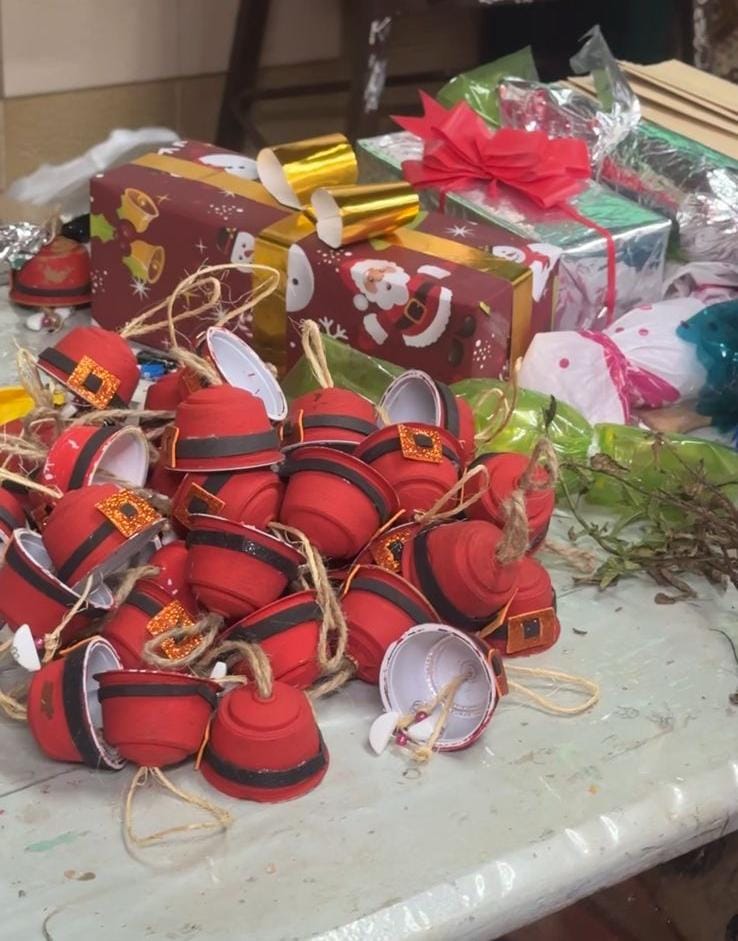 Reconocimiento a la creatividad y el compromiso en la decoración navideña imagen-6