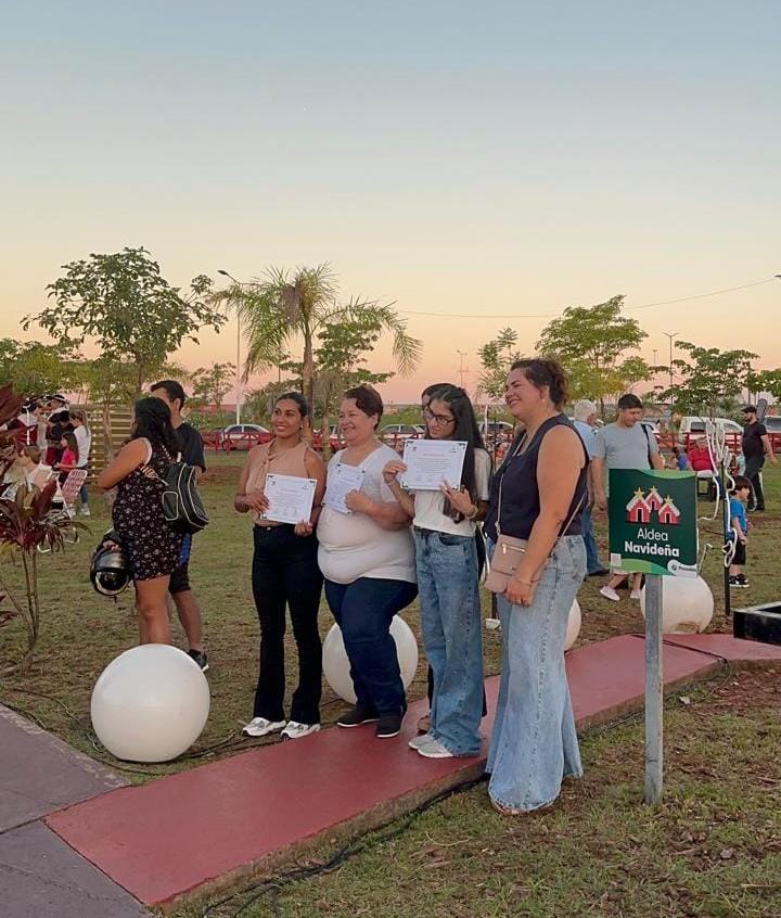 Reconocimiento a la creatividad y el compromiso en la decoración navideña imagen-6