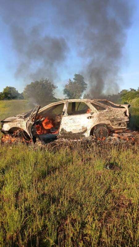 Siniestro vial en Aristóbulo del Valle dejó a varias personas lesionadas y un vehículo incendiado imagen-5