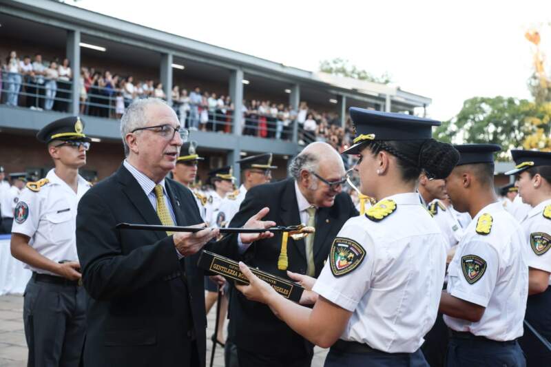 Passalacqua encabezó el acto de egreso de la Universidad de las Fuerzas: «Subordinación y valor para defender a la familia misionera” Passalacqua encabezó el acto de egreso de la Universidad de las Fuerzas: "Subordinación y valor para defender a la familia misionera” imagen-1