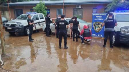 En un operativo cerrojo recuperaron un auto robado y capturaron a dos delincuentes tras una persecución en San Pedro imagen-11