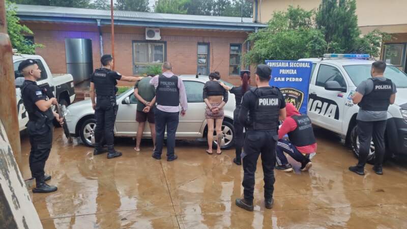 En un operativo cerrojo recuperaron un auto robado y capturaron a dos delincuentes tras una persecución en San Pedro imagen-2