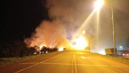 Guaraní: Controlaron un incendio de malezas en inmediaciones de la Ruta Nacional 14 imagen-8