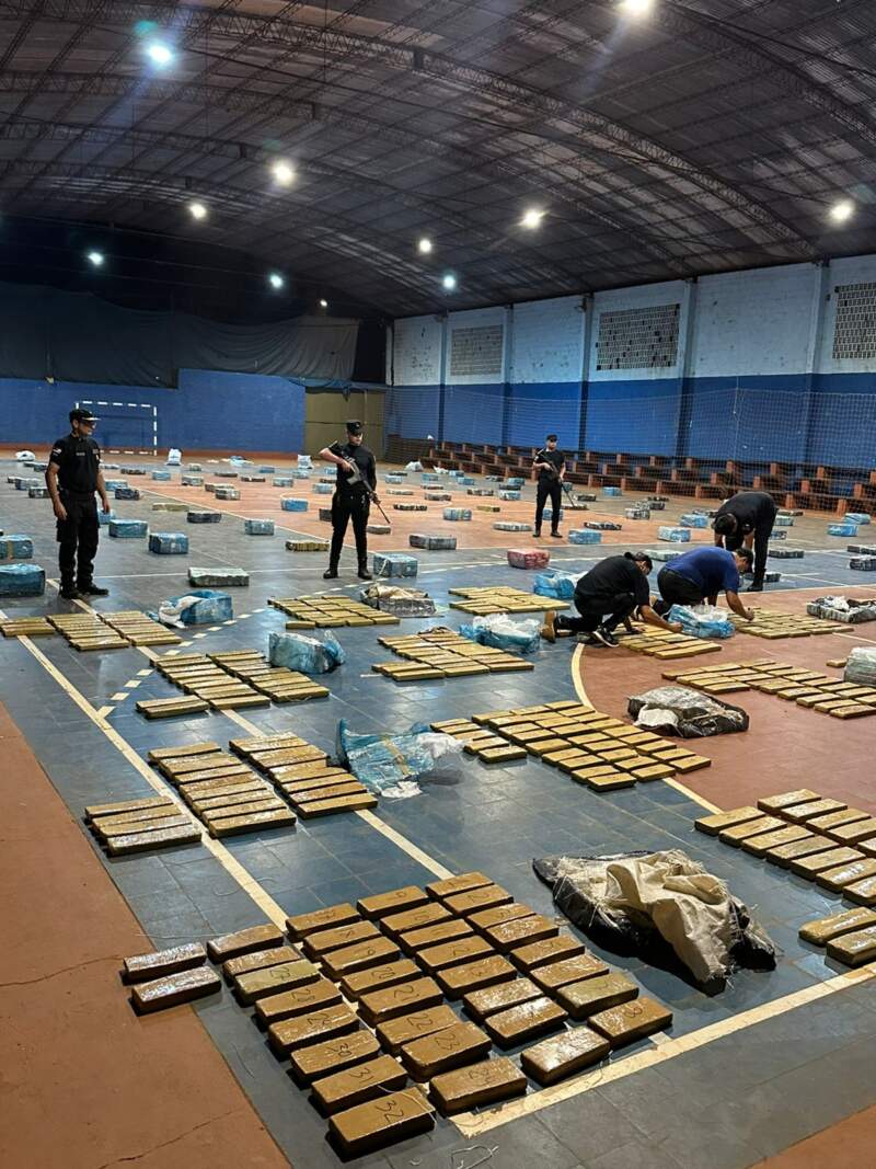 Más de 3,5 toneladas de marihuana valuadas en $13.300 millones: contundente golpe al narcotráfico en Misiones imagen-12