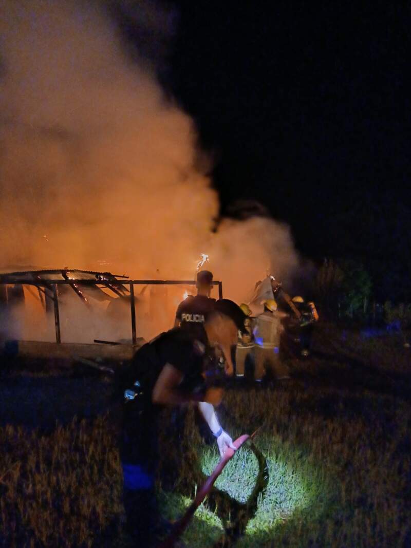 Un incendio destruyó por completo una vivienda en El Soberbio imagen-12