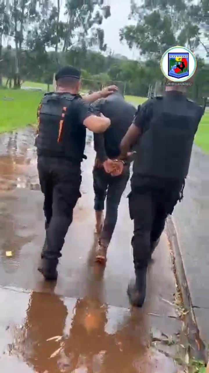 Cayeron in fraganti cuando intentaban robar en una empresa de telefonía imagen-2