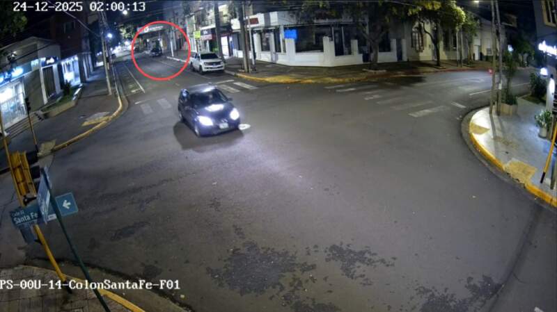 Detención en tiempo real: cámaras del 911 alertaron sobre un hombre intentando robar vehículos y casas en Posadas imagen-12