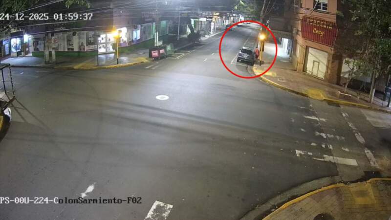 Detención en tiempo real: cámaras del 911 alertaron sobre un hombre intentando robar vehículos y casas en Posadas imagen-4