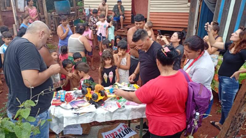 Realizaron una jornada solidaria con entrega de juguetes en los barrios Néstor Kirchner, La Victoria y Alberto Fernández imagen-2