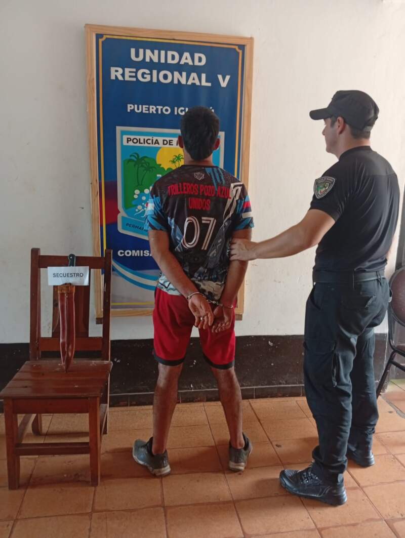 Puerto Iguazú: ex convicto amenazó a su pareja con un machete, atacó a policías y terminó detenido imagen-2