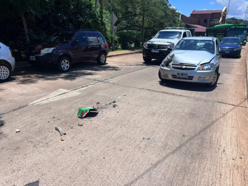 Choque entre un colectivo y un automóvil en la colectora de la Ruta Nacional 12 imagen-12