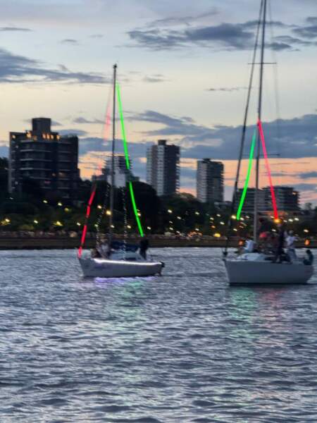 Desfile náutico por el Paraná: el Yacht Club Posadas dice que acató la recomendación de Prefectura y las embarcaciones que salieron lo hicieron "por su propia responsabilidad" imagen-11