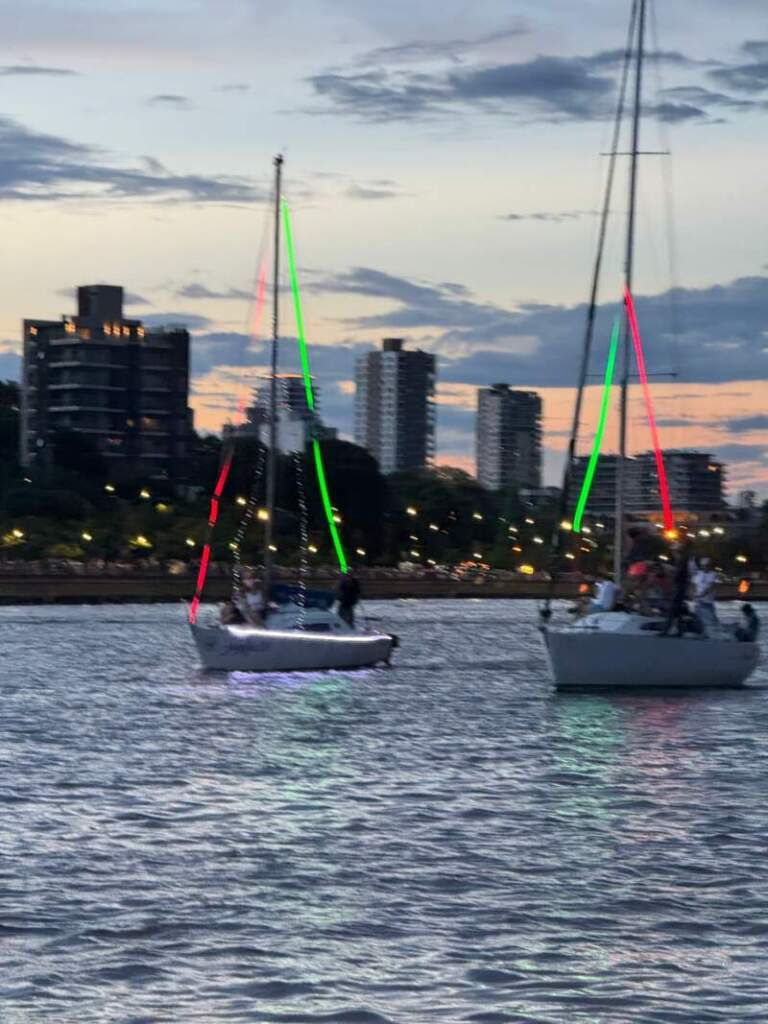 Desfile náutico por el Paraná: el Yacht Club Posadas dice que acató la recomendación de Prefectura y las embarcaciones que salieron lo hicieron "por su propia responsabilidad" imagen-32