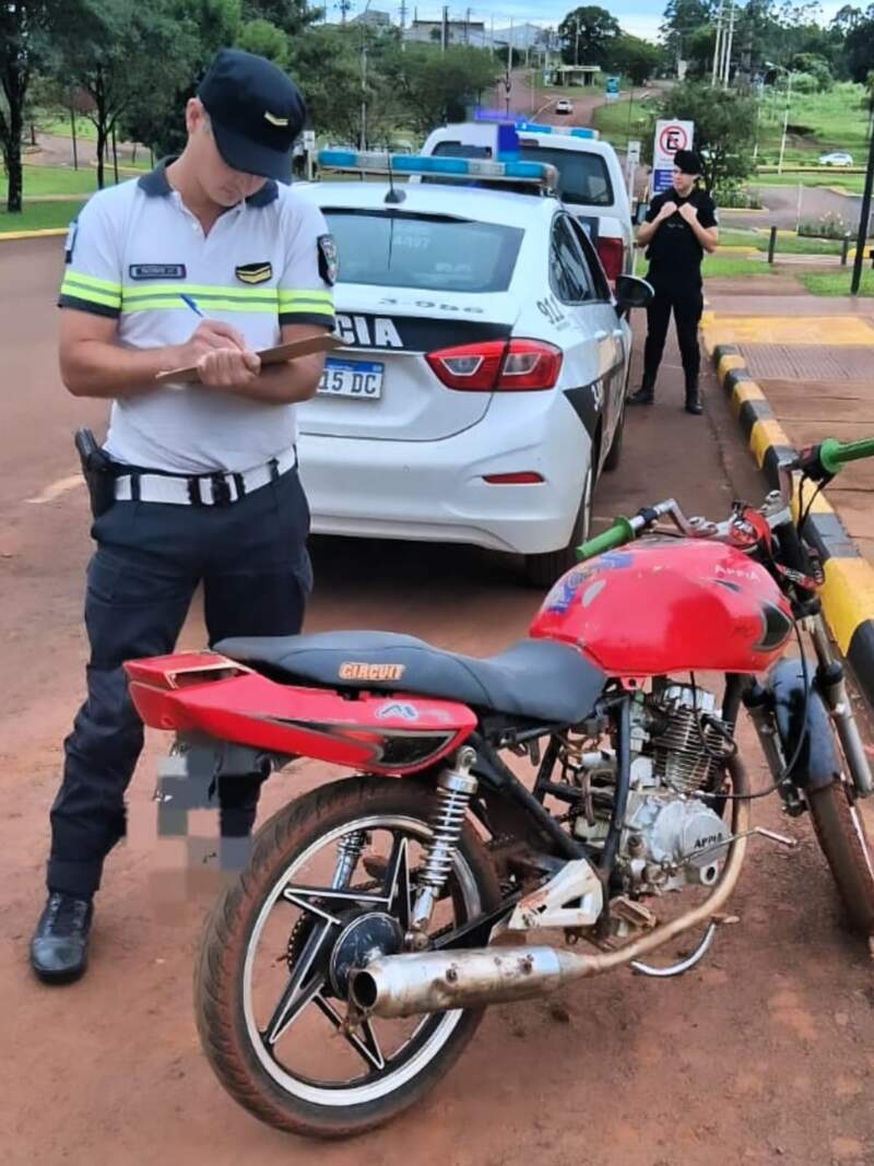 Más de 200 motos secuestradas en controles policiales por escapes libres, maniobras peligrosas y falta de documentación imagen-2