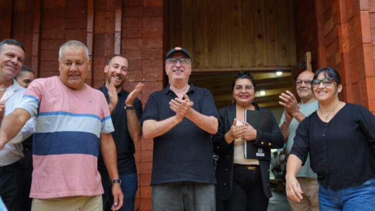 "Esto es la combinación perfecta de cómo se construye una sociedad", dijo el Gobernador en la inauguración de un SUM barrial de Oberá imagen-31