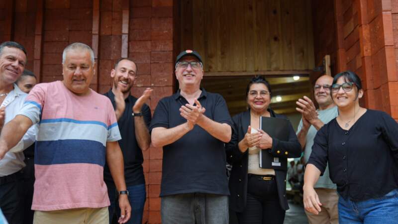 "Esto es la combinación perfecta de cómo se construye una sociedad", dijo el Gobernador en la inauguración de un SUM barrial de Oberá imagen-11