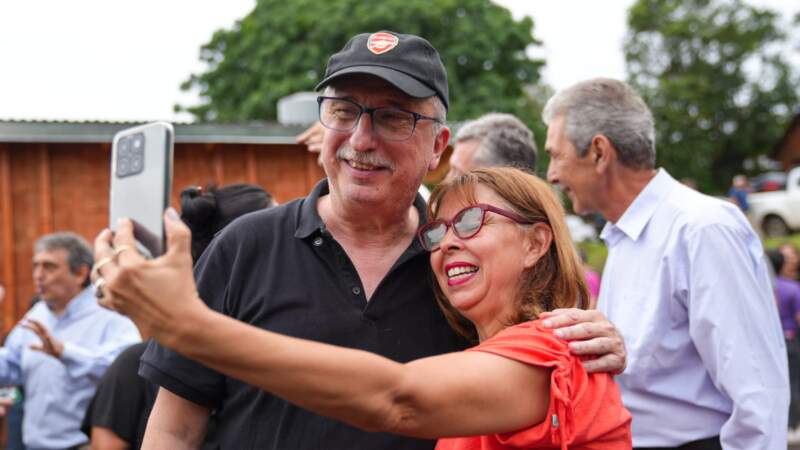 "Esto es la combinación perfecta de cómo se construye una sociedad", dijo el Gobernador en la inauguración de un SUM barrial de Oberá imagen-10