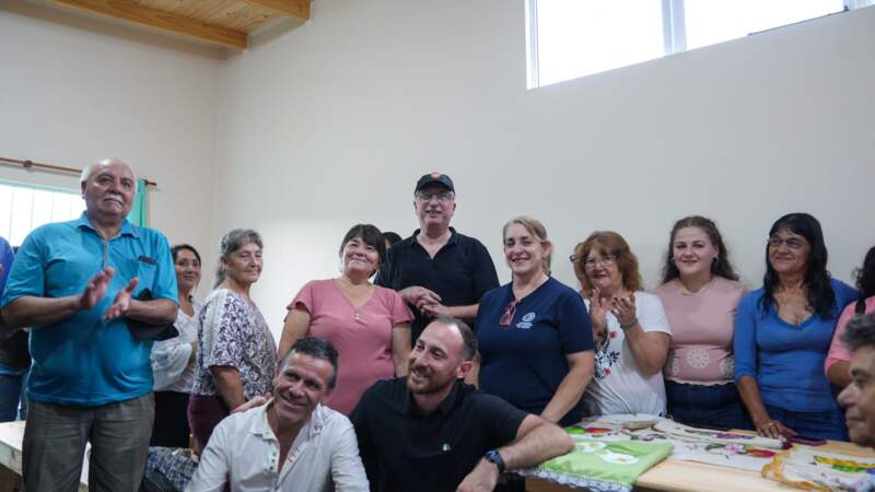 "Esto es la combinación perfecta de cómo se construye una sociedad", dijo el Gobernador en la inauguración de un SUM barrial de Oberá imagen-8